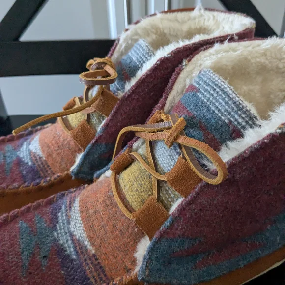 Women's Minnetonka Torrey Laceup Bootie Slippers Size 9 Tribal Southwestern - Picture 6 of 9